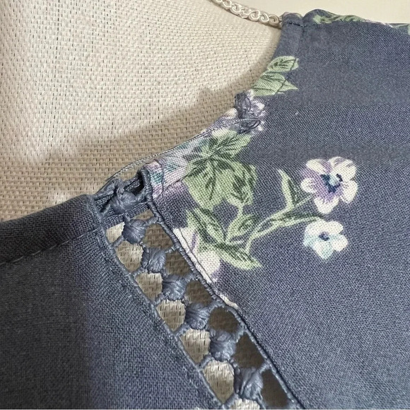 Como Vintage Blouse XL Blue Floral Lace Cutouts V Neck Long Sleeves V Neck Top - Picture 6 of 7